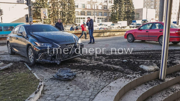 В Днепре водитель вылетел на тротуар на…