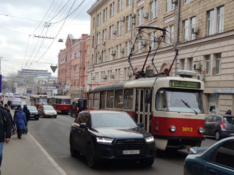 У Харкові поблизу мерії розбилися два ле…