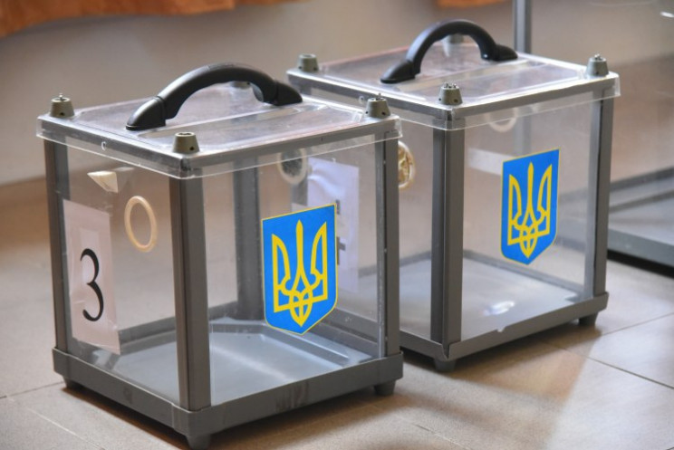 Местные выборы на Донбассе: Как "слуги"…