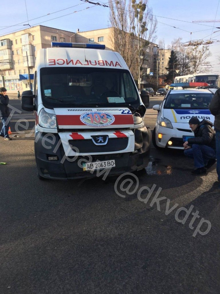 У ДТП у Вінниці постраждали водій та фел…