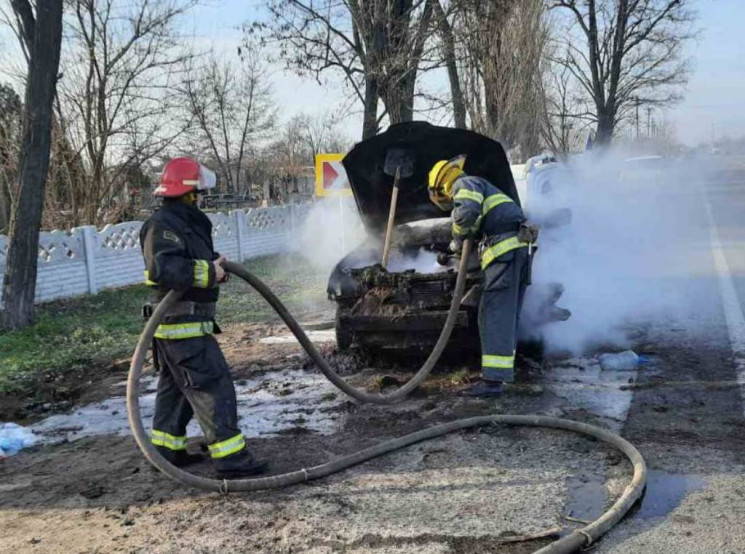 На Херсонщині під час руху спалахнув Mit…