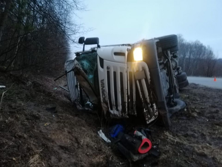 На Сумщині водій вантажівки заснув за ке…