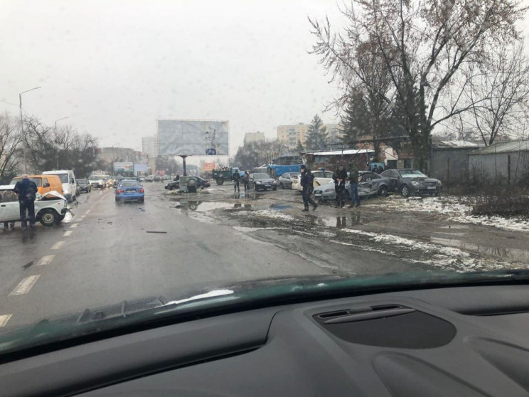 ДТП в Ужгороде: Автомобиль от удара отбр…