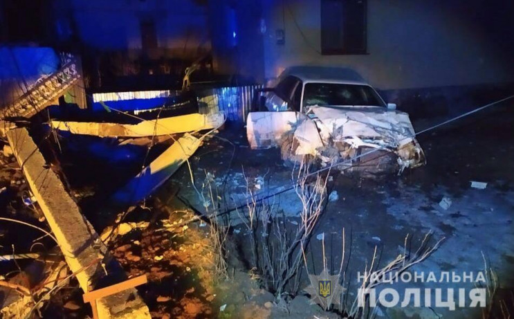 На Тячівщині п’яний водій розтрощив авті…