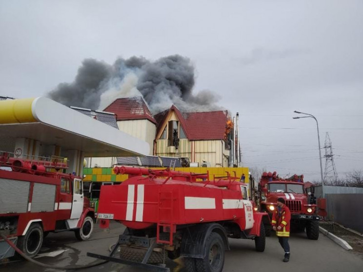 В Киевской области горел гостинично-рест…