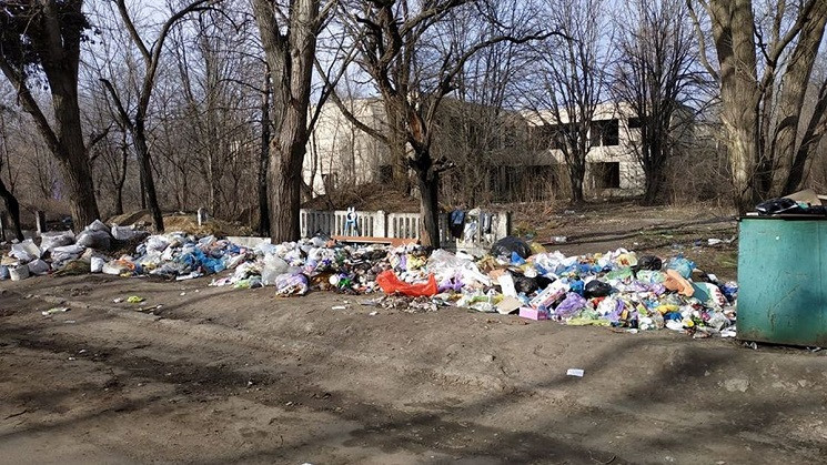 В Никополе жители города жалуются на мус…