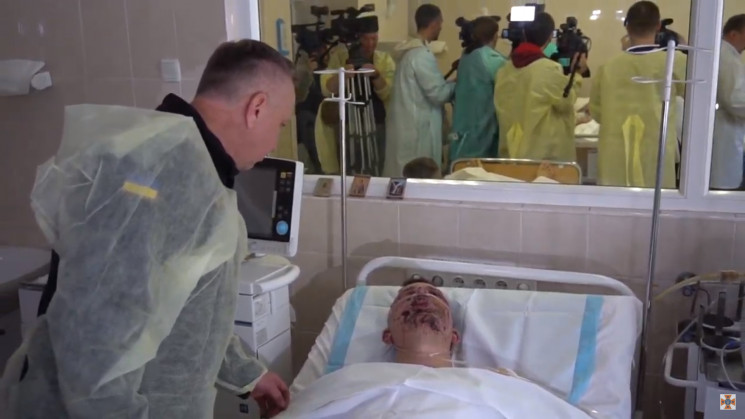 У лікарні у Дніпрі рятують піротехників…