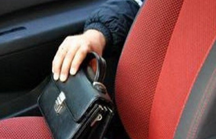 У тернополянина з авто викрали два з пол…