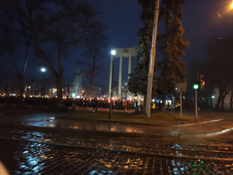 Вулицями Львова триває смолоскипна хода…