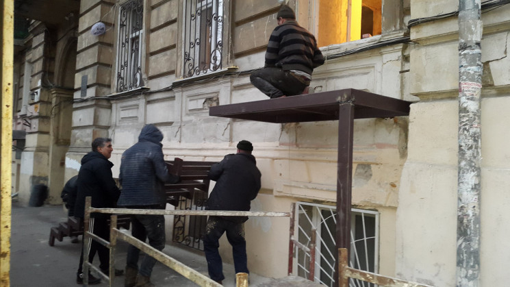 В Одесі забудовник приварив до пам’ятник…