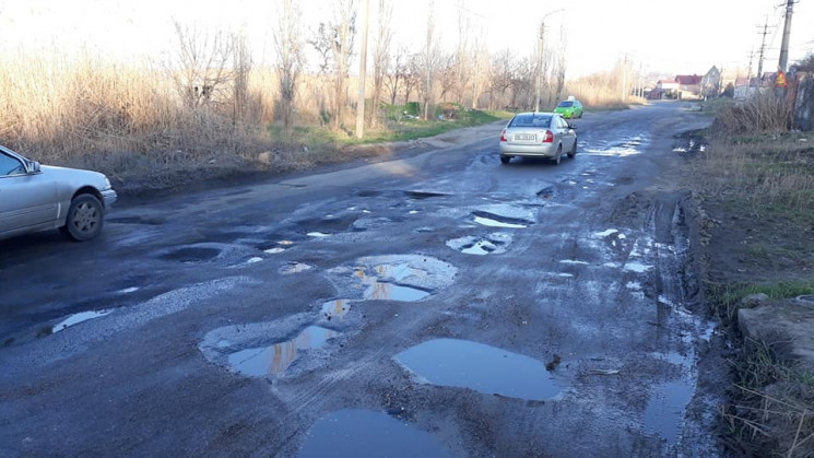 У Миколаєві помітили дороги у кратерах п…