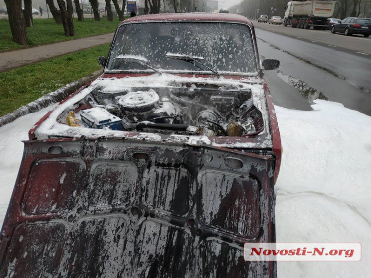 У Миколаєві під час руху спалахнула авті…