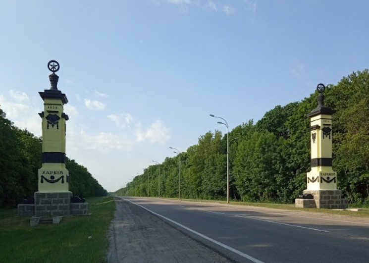 Мерію Кернеса просять позбутися серпів т…