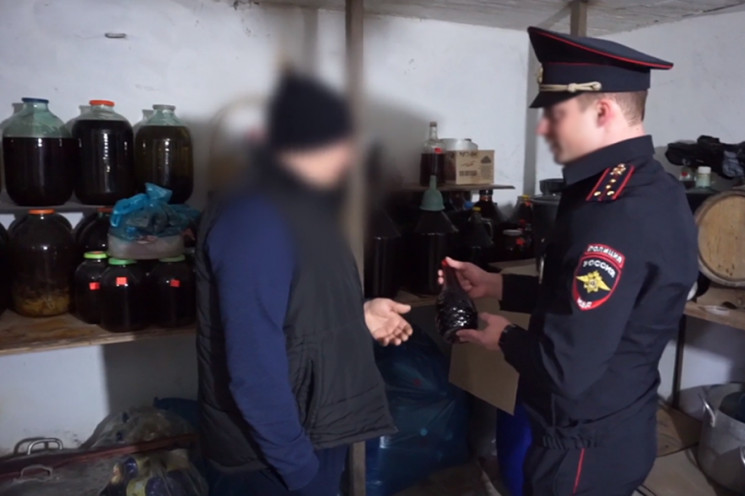Кубанець незаконно виготовив 12 тонн вин…
