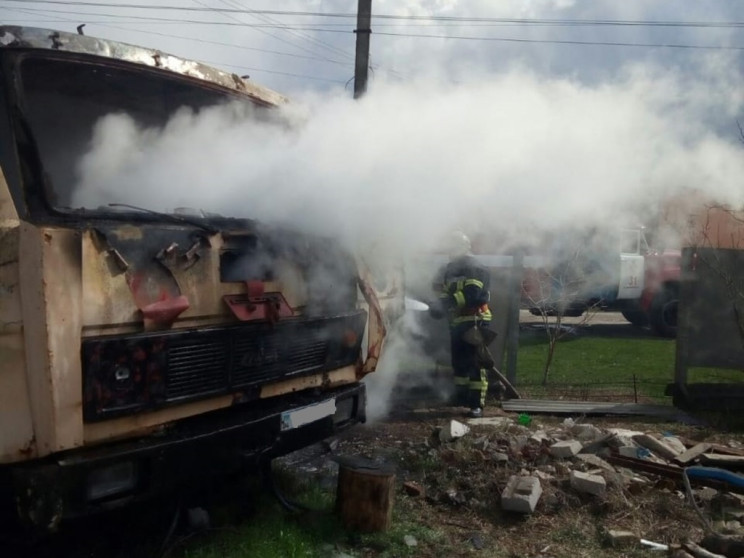 На Дніпропетровщині спалахнула вантажівк…