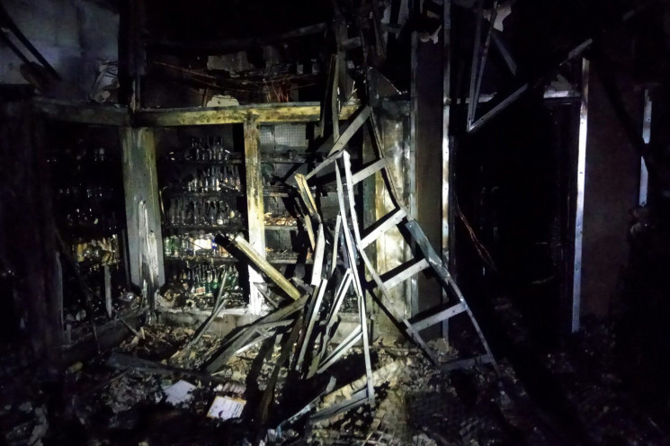 В Харькове огонь уничтожил несколько неб…