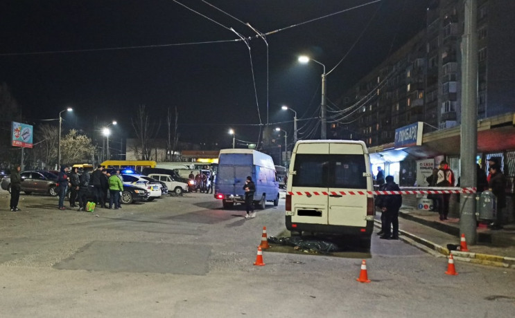 З'явилося відео, як у Дніпрі маршрутка н…