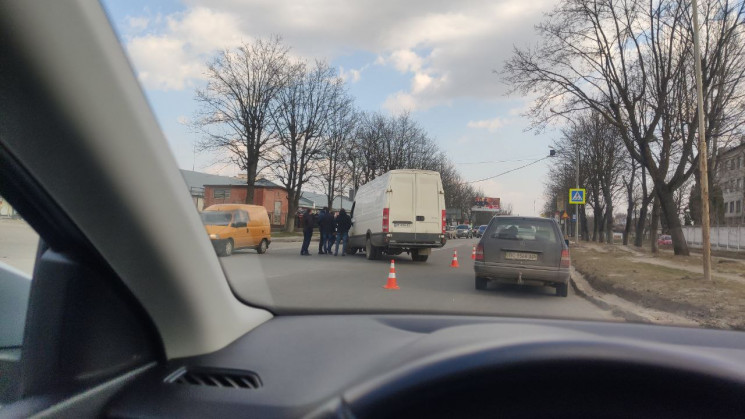 На Луганській зіткнулися автомобілі, рух…