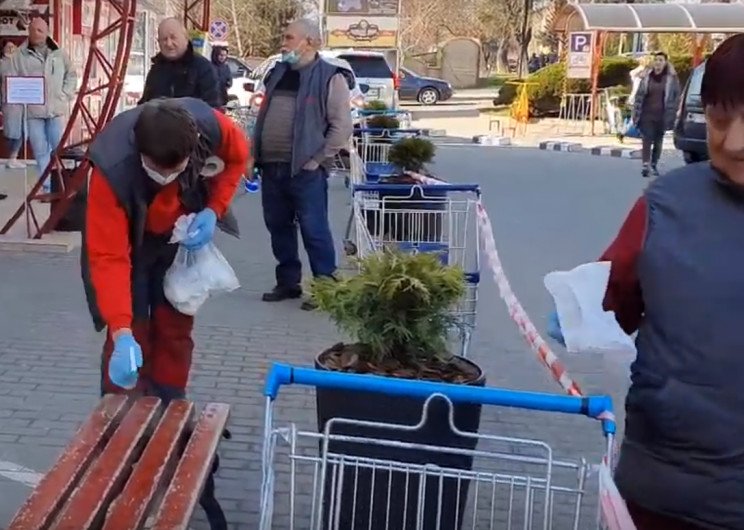 Як в Ужгороді працюють супермаркети, мар…