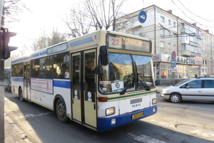 Рух великогабаритних автобусів у Хмельни…
