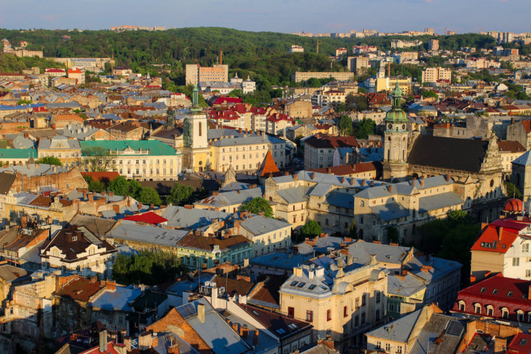 Львовом їздять автомобілі із закликами с…