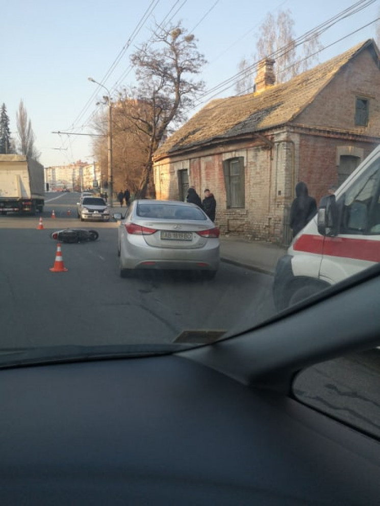 На Київській іномарка збила двох юнаків… На Київській іномарка збила двох юнаків…