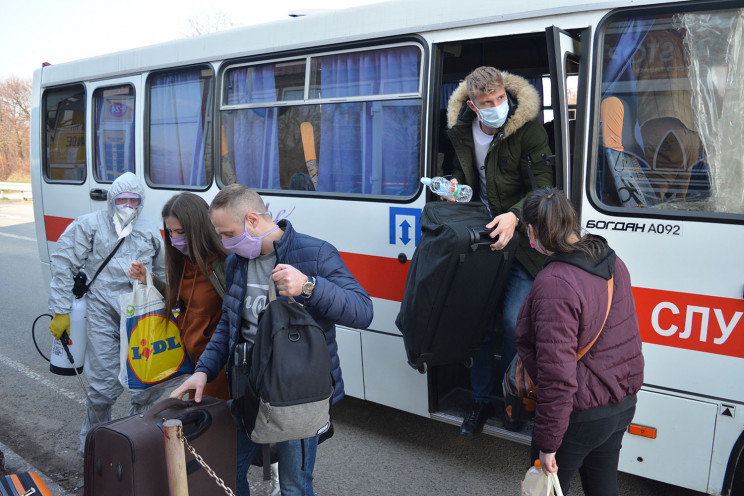 Через кордон перевезли понад 1200 україн…