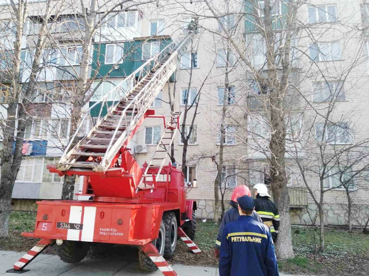 З вікна п'ятого поверху в Кам'янці зняли…