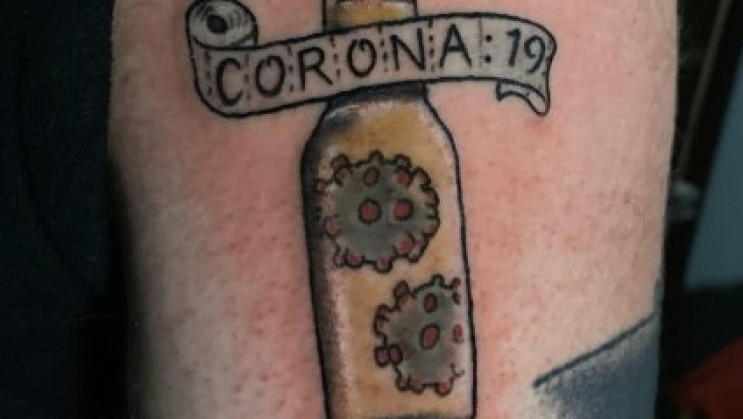 Татуювання, присвячені коронавірусу, наб…