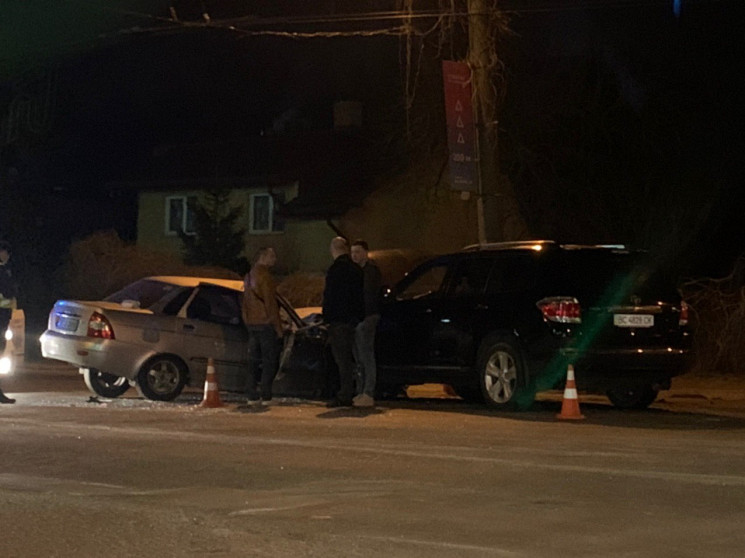 У Львові вщент розбилися два автомобілі…