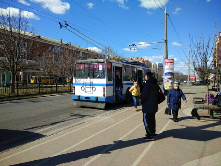 У Полтаві планують придбати 40 нових тро…