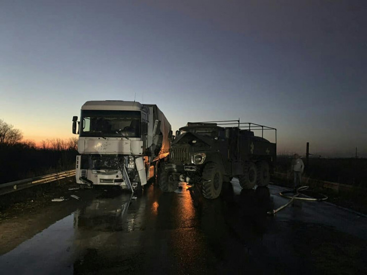 На Харьковщине машина военных столкнулас…