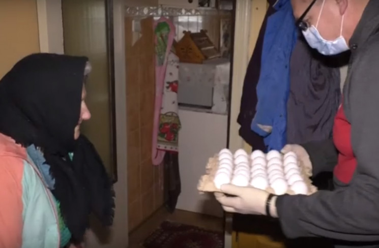 Ужгородские волонтеры помогают малоимущи…