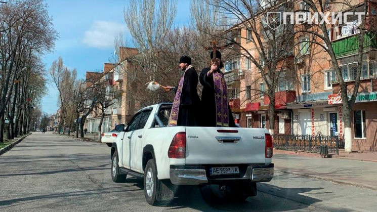 В Никополе московские попы на дорогой ма…