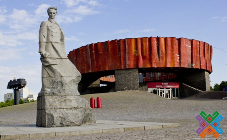 У Шепетівці замість музею ім. М.Островсь…
