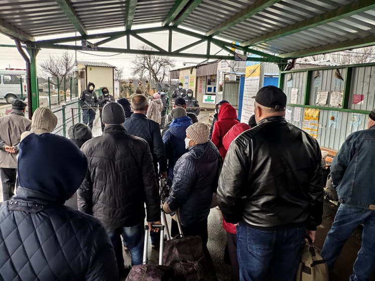 На Донбассе 90 человек пытались пересечь…