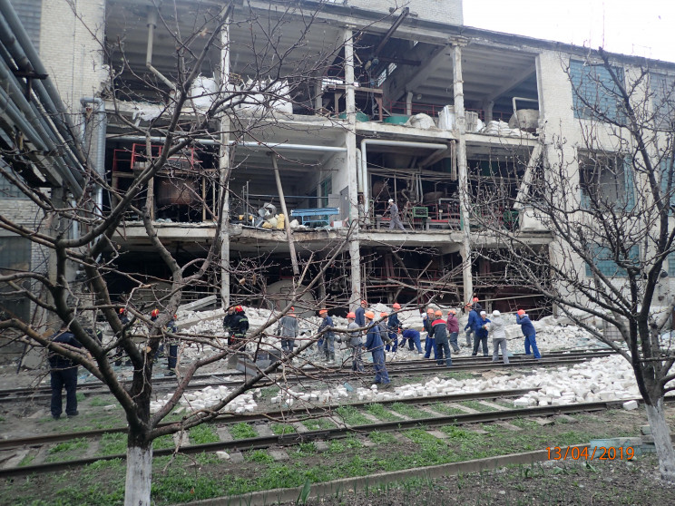 На Луганщині вибухнув завод: Є загиблі…