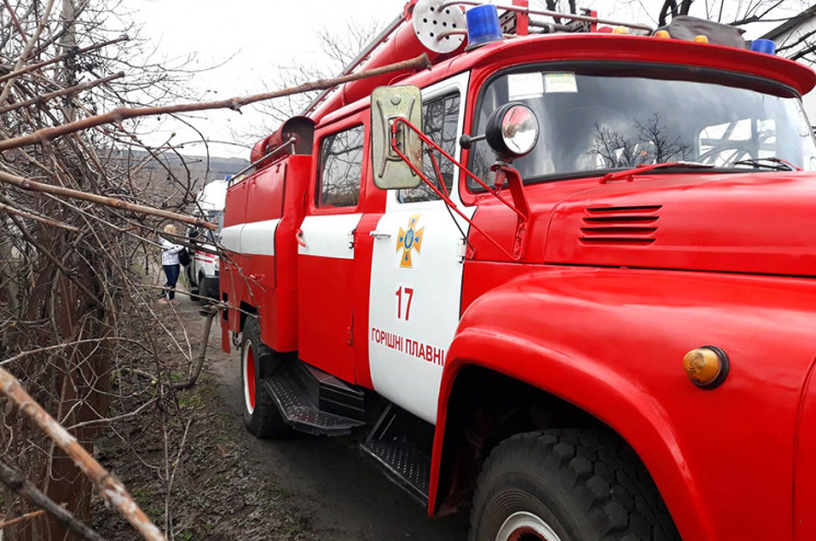 У Горішніх Плавнях згоріла човникова ста…