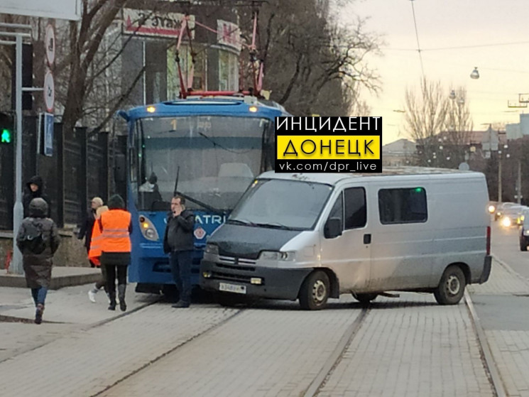 В оккупированном Донецке бусик протарани…