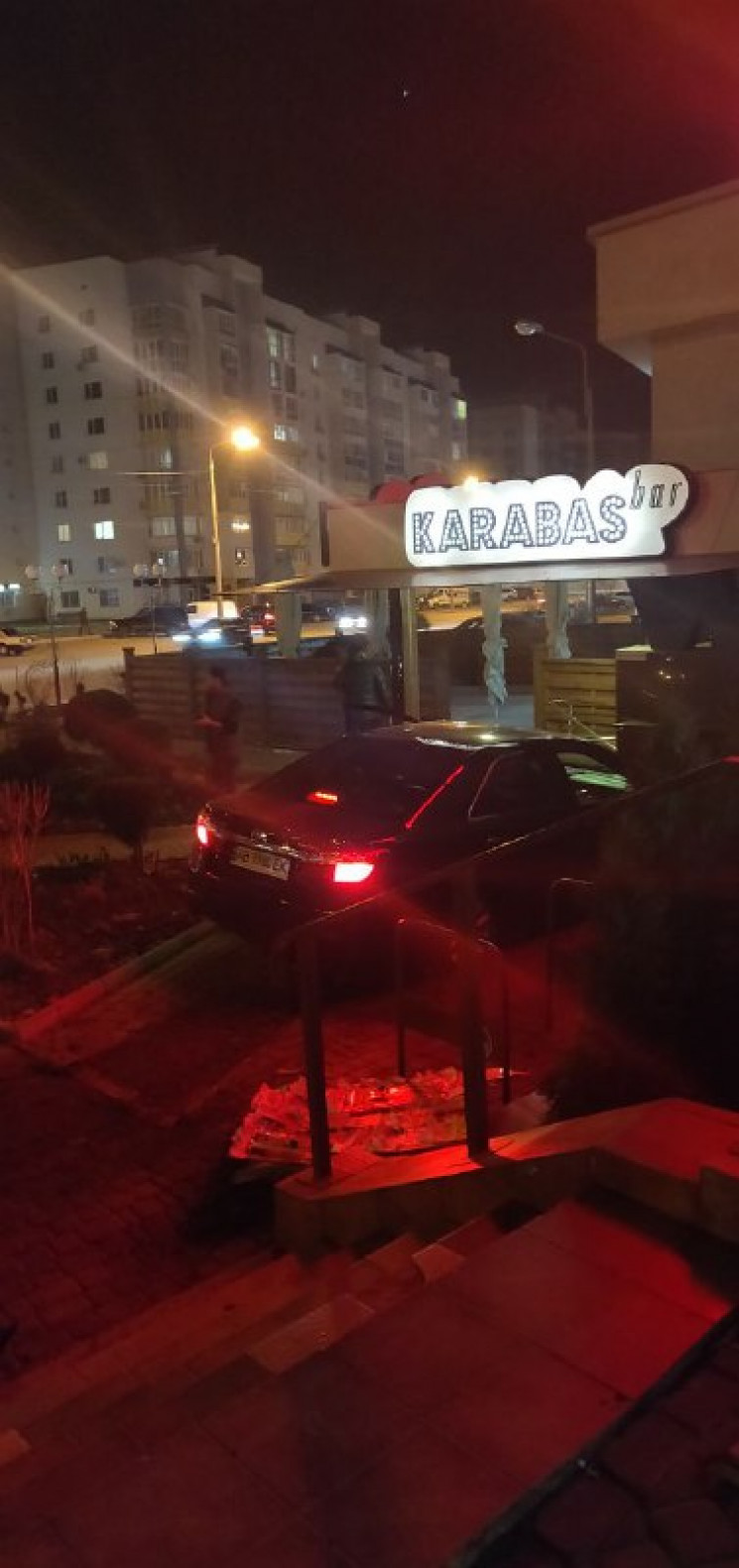 На Поділлі Toyota ледь не знесла стіну к…