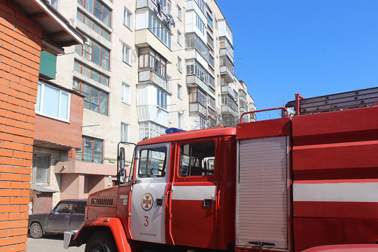 У Хмельницькому горів балкон в багатопов…