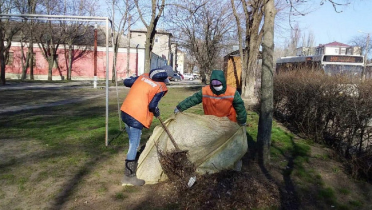 У Кропивницькому прибирають смітник та "…