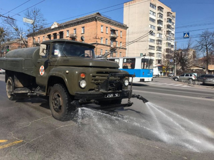 У Вінниці почали дезінфікувати вулиці…