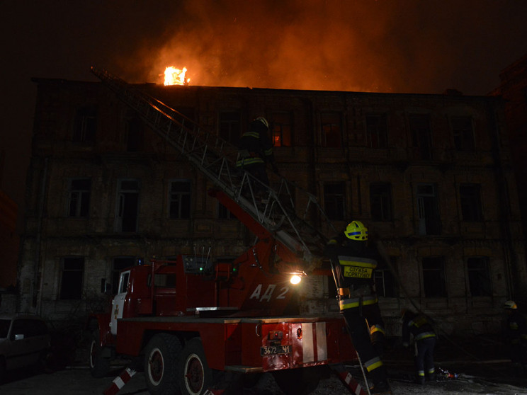 В центре Днира горели заброшенные дома…