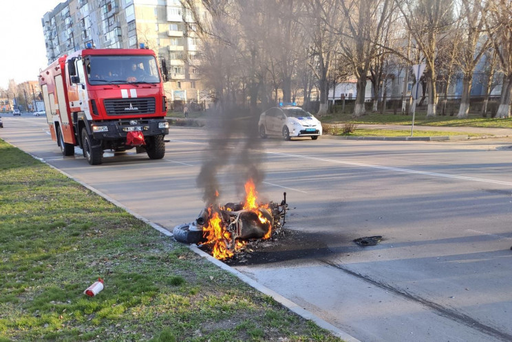 В Александрии сгорел скутер, а в Кропивн…