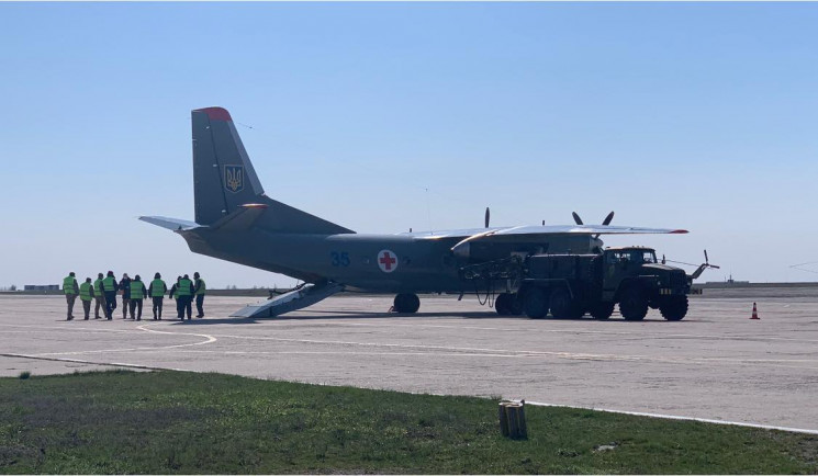 З Дніпра літаком евакуювали поранених бі…