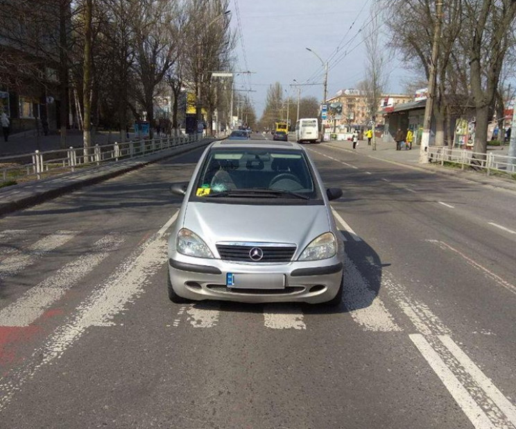 В Херсоне пьяный на "Мерседесе" сбил дев…