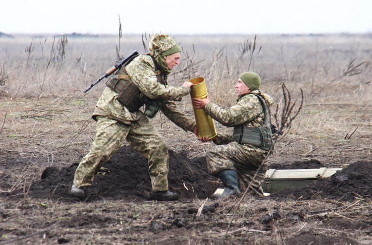 Боевики ОРДЛО закидывают 120 и 82 мм мин…