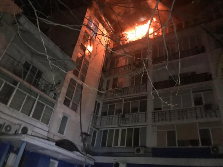 В Одессе произошел пожар в шестиэтажке…