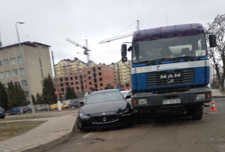 Во Франковске бетономешалка едва не разд…